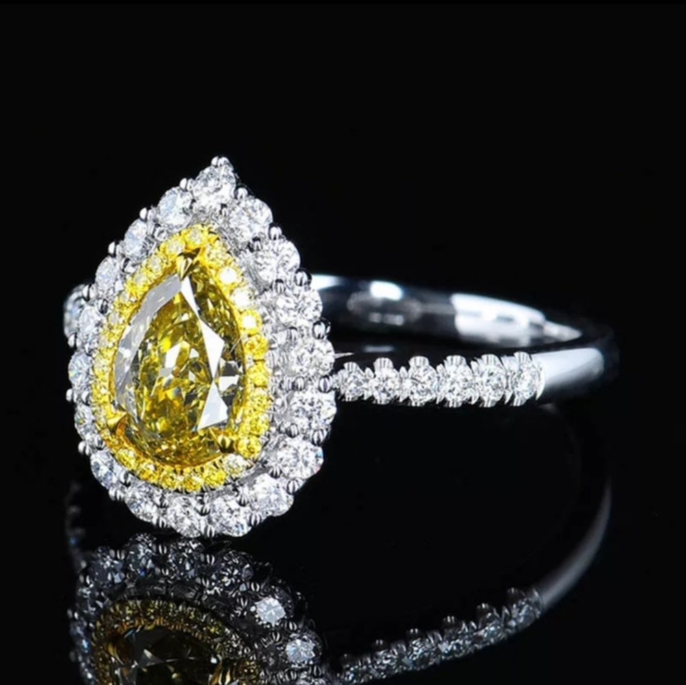 HOST PICK 😍 Gorgeous Yellow Gemstone Ring - Picture 3 of 6